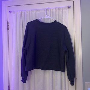 universal thread crewneck size small